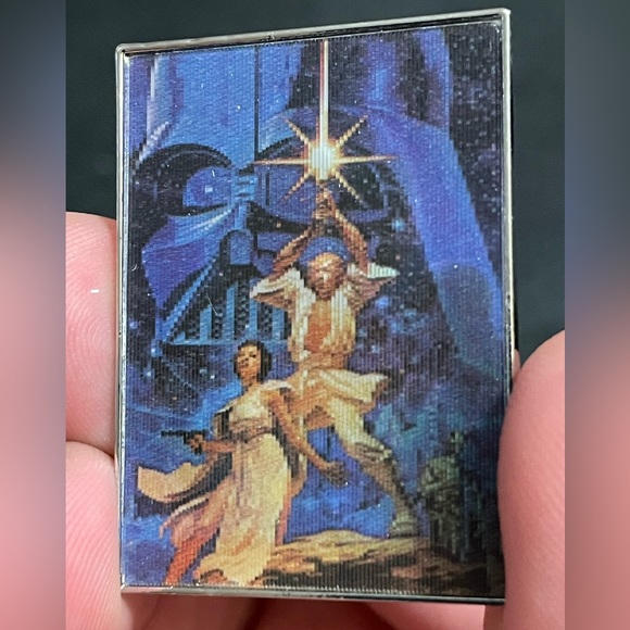 Star Wars dual image illusion pin | Loungefly - Picture 1 of 4